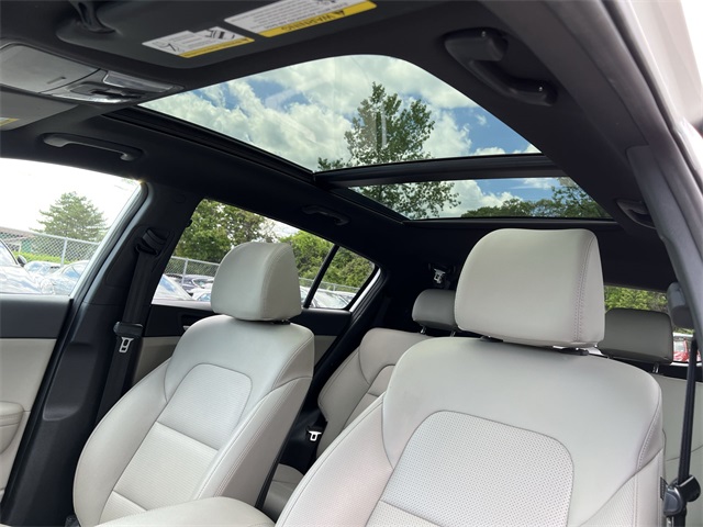 Vehicle image 21 of 25