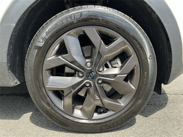 Vehicle image 10 of 25