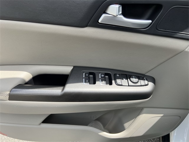 Vehicle image 13 of 25