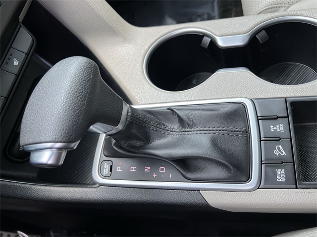 Vehicle image 19 of 25
