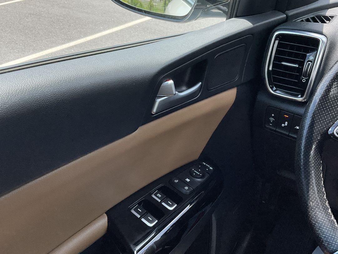Vehicle image 18 of 24