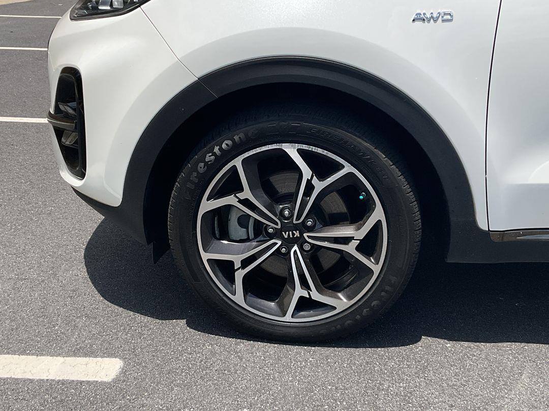 Vehicle image 9 of 24
