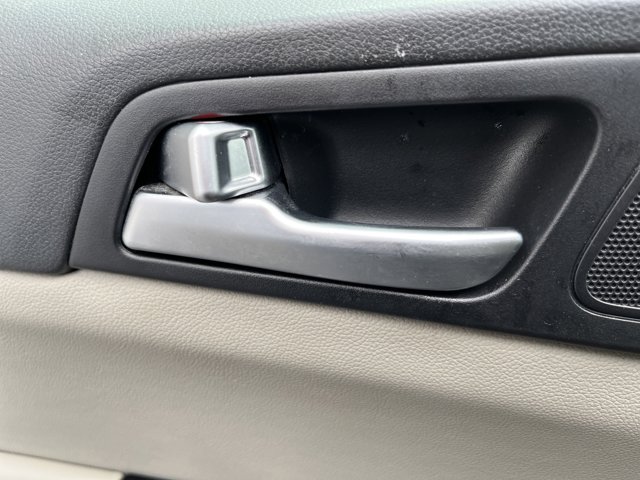 Vehicle image 20 of 52