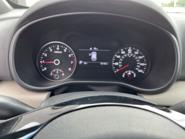 Vehicle image 27 of 52
