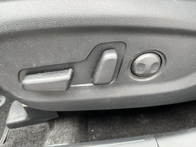 Vehicle image 23 of 52