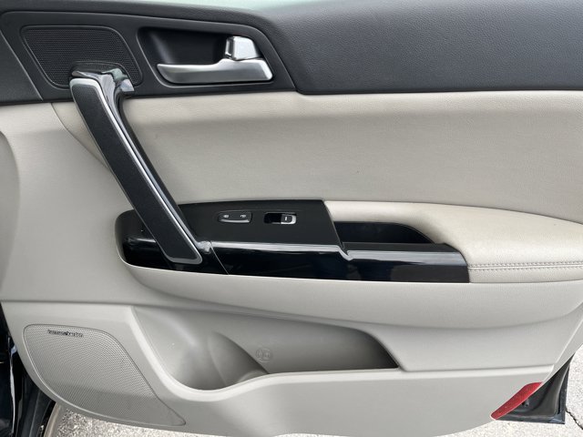 Vehicle image 43 of 52