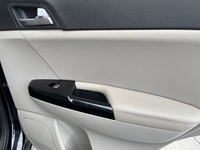 Vehicle image 47 of 52