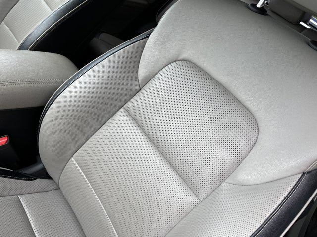 Vehicle image 11 of 52