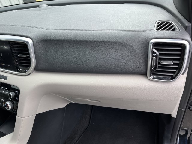 Vehicle image 40 of 52