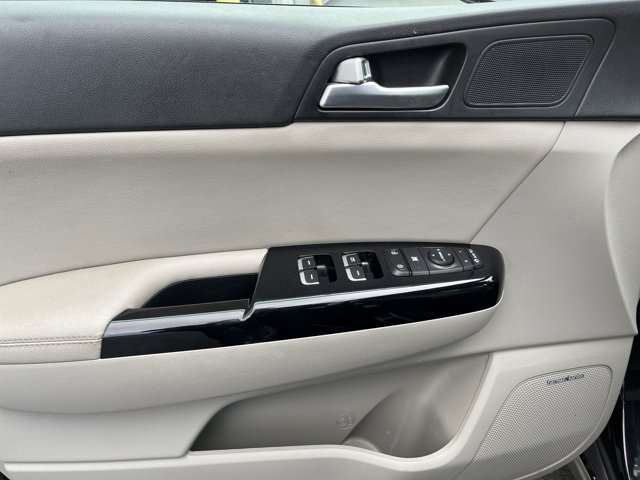 Vehicle image 19 of 52