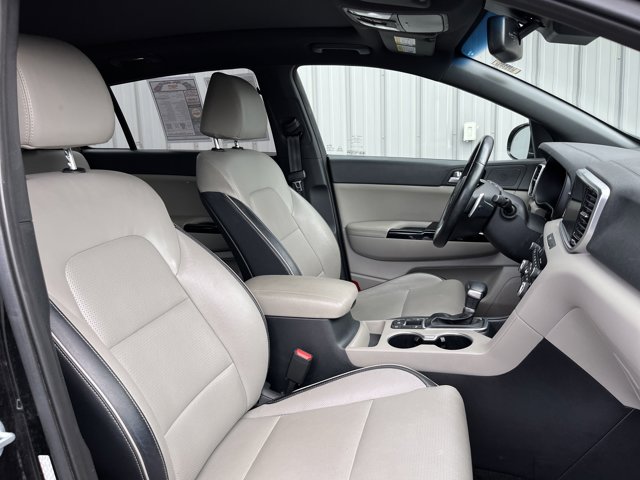 Vehicle image 41 of 52