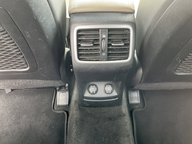 Vehicle image 17 of 52