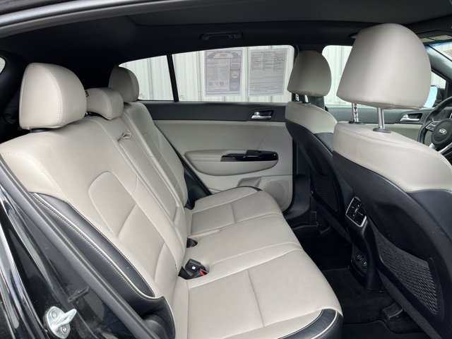Vehicle image 46 of 52