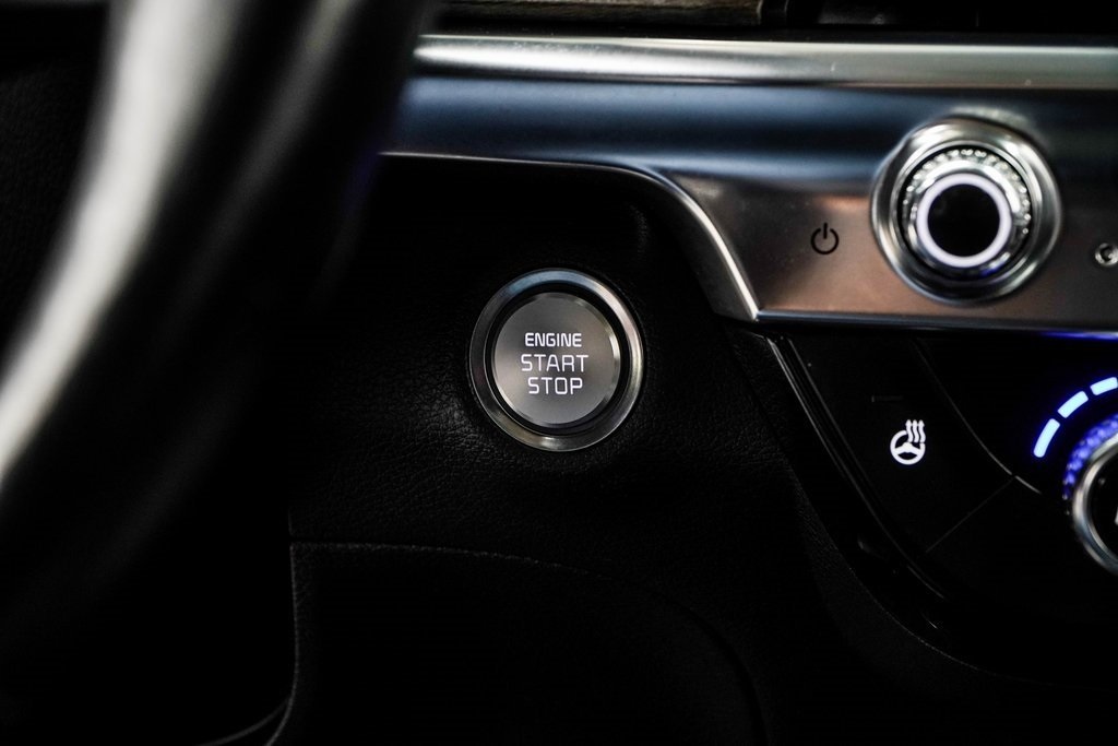 Vehicle image 21 of 44