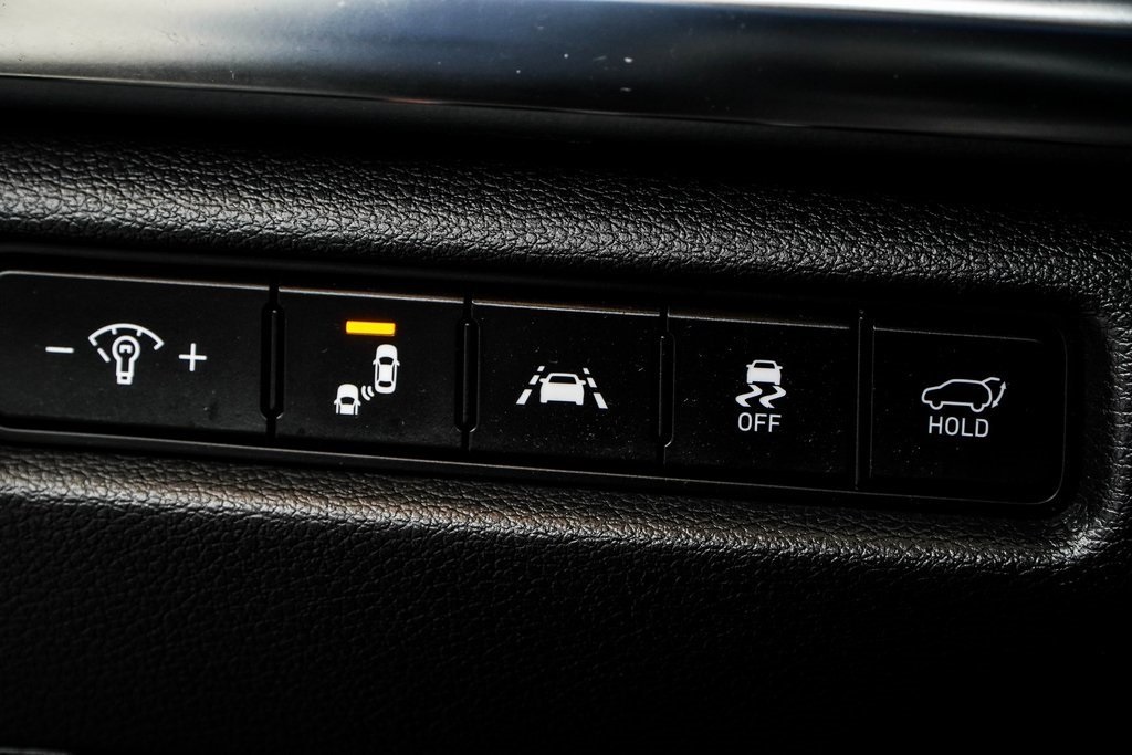Vehicle image 31 of 44