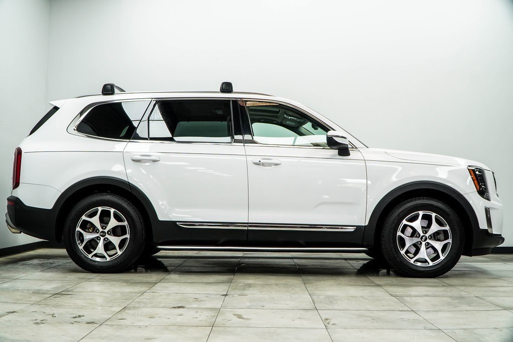 Vehicle image 5 of 44