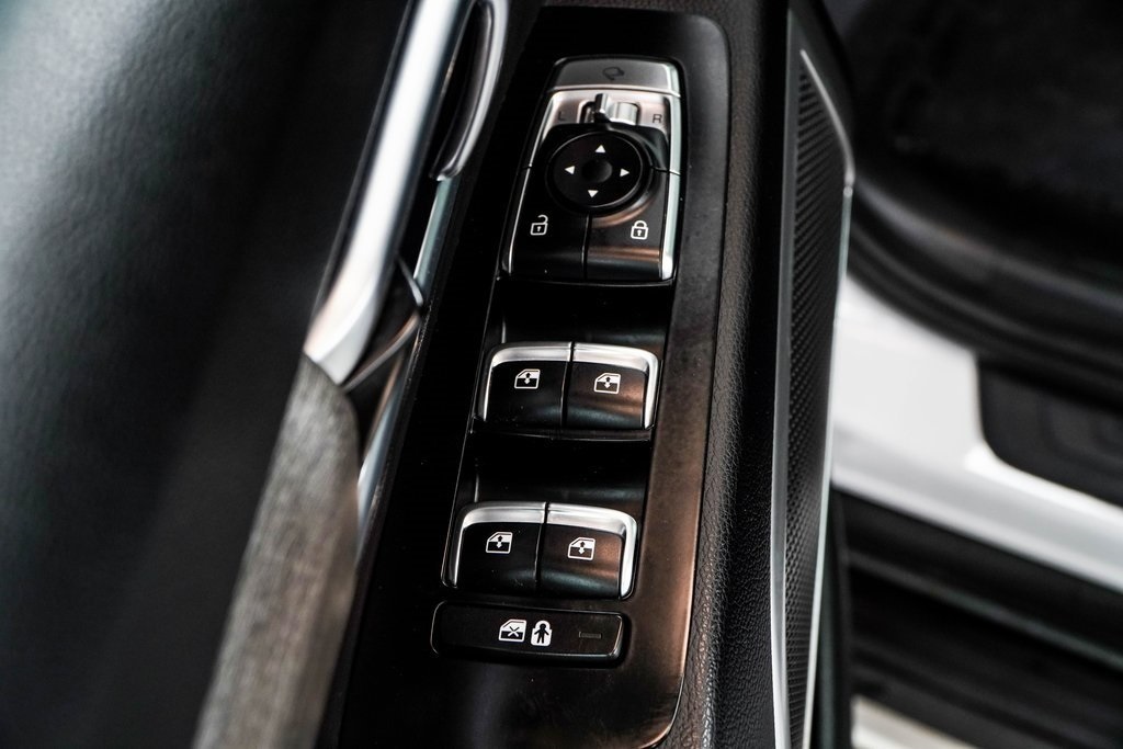 Vehicle image 35 of 44