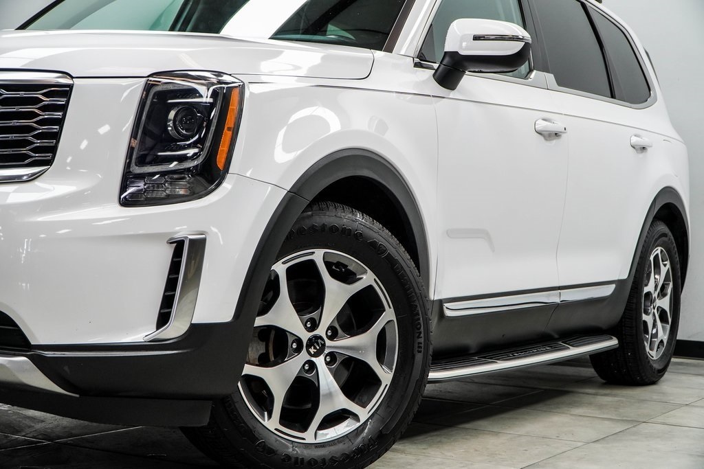 Vehicle image 11 of 44