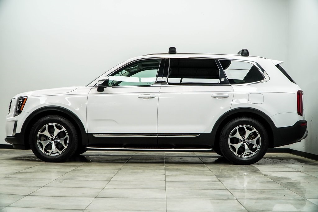 Vehicle image 9 of 44