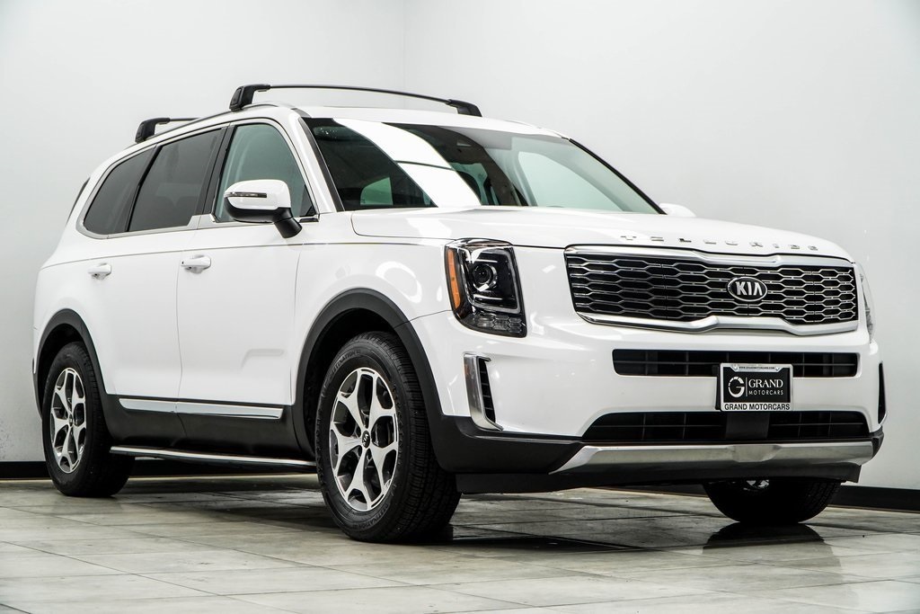 Vehicle image 4 of 44