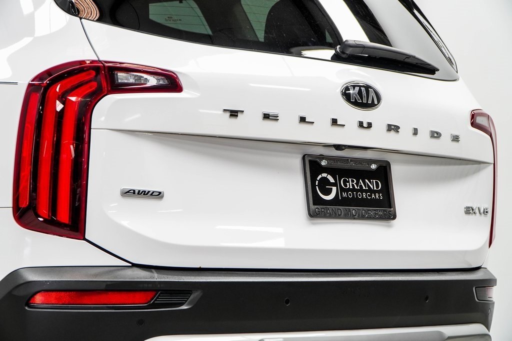Vehicle image 13 of 44