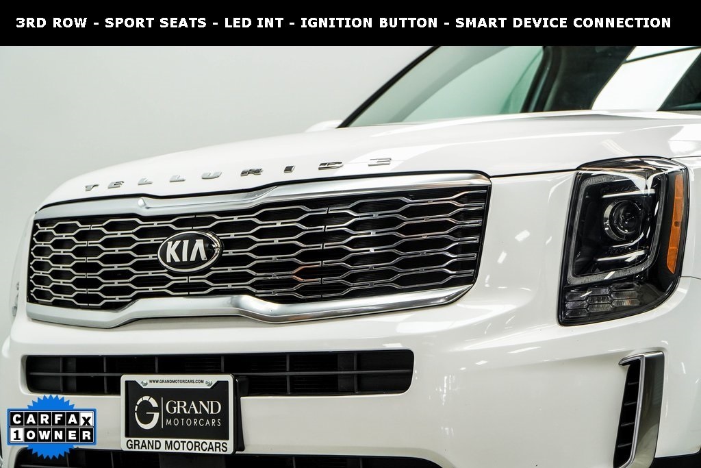Vehicle image 10 of 44