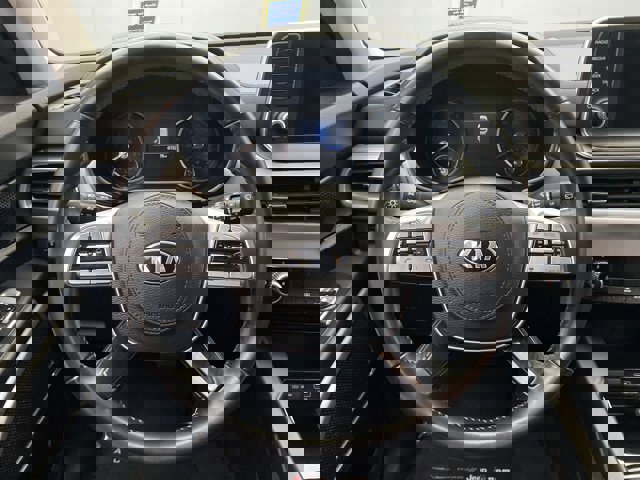 Vehicle image 16 of 27