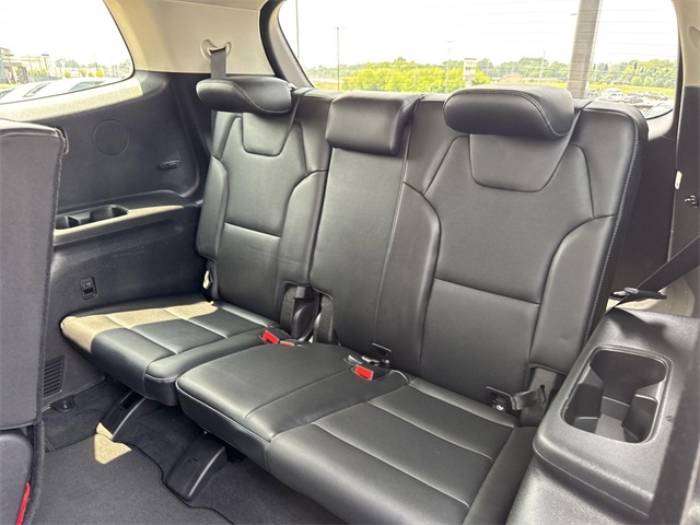 Vehicle image 13 of 27