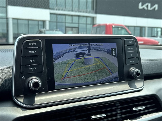 Vehicle image 23 of 27