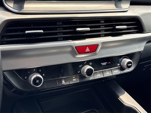 Vehicle image 25 of 27