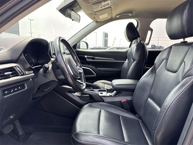 Vehicle image 15 of 27