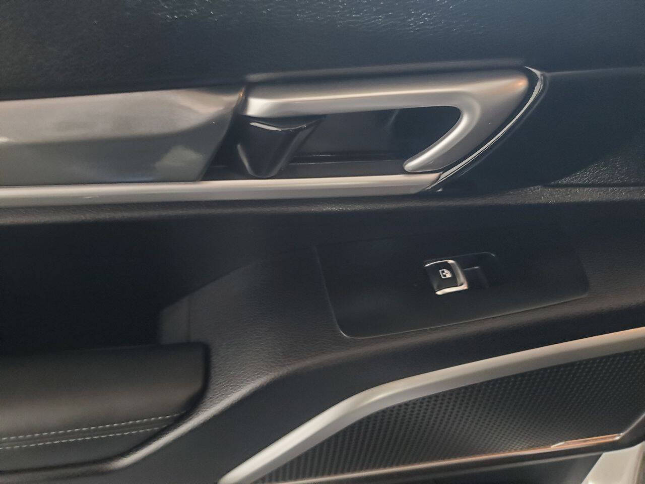 Vehicle image 13 of 23