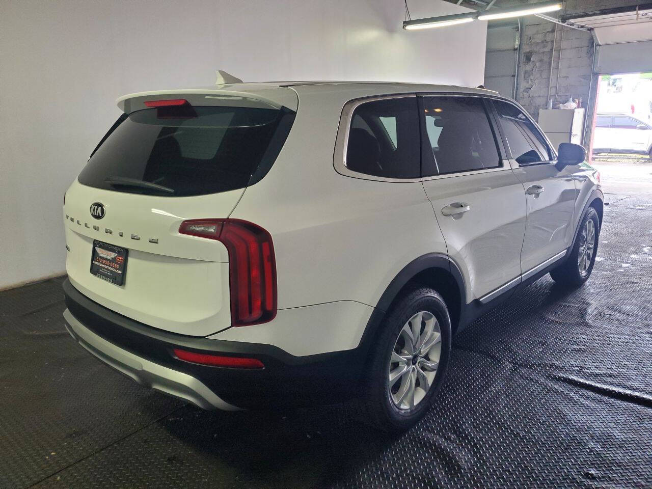 Vehicle image 4 of 23