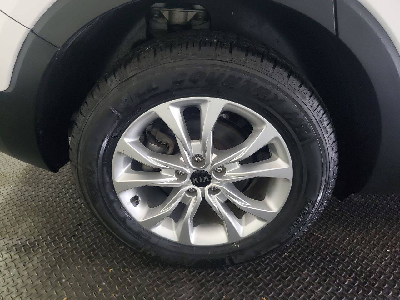 Vehicle image 20 of 23