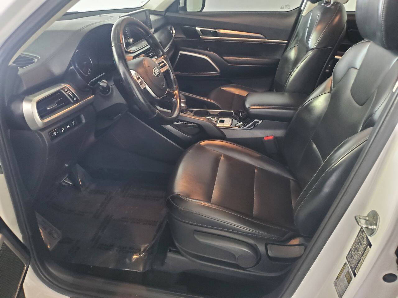 Vehicle image 9 of 23