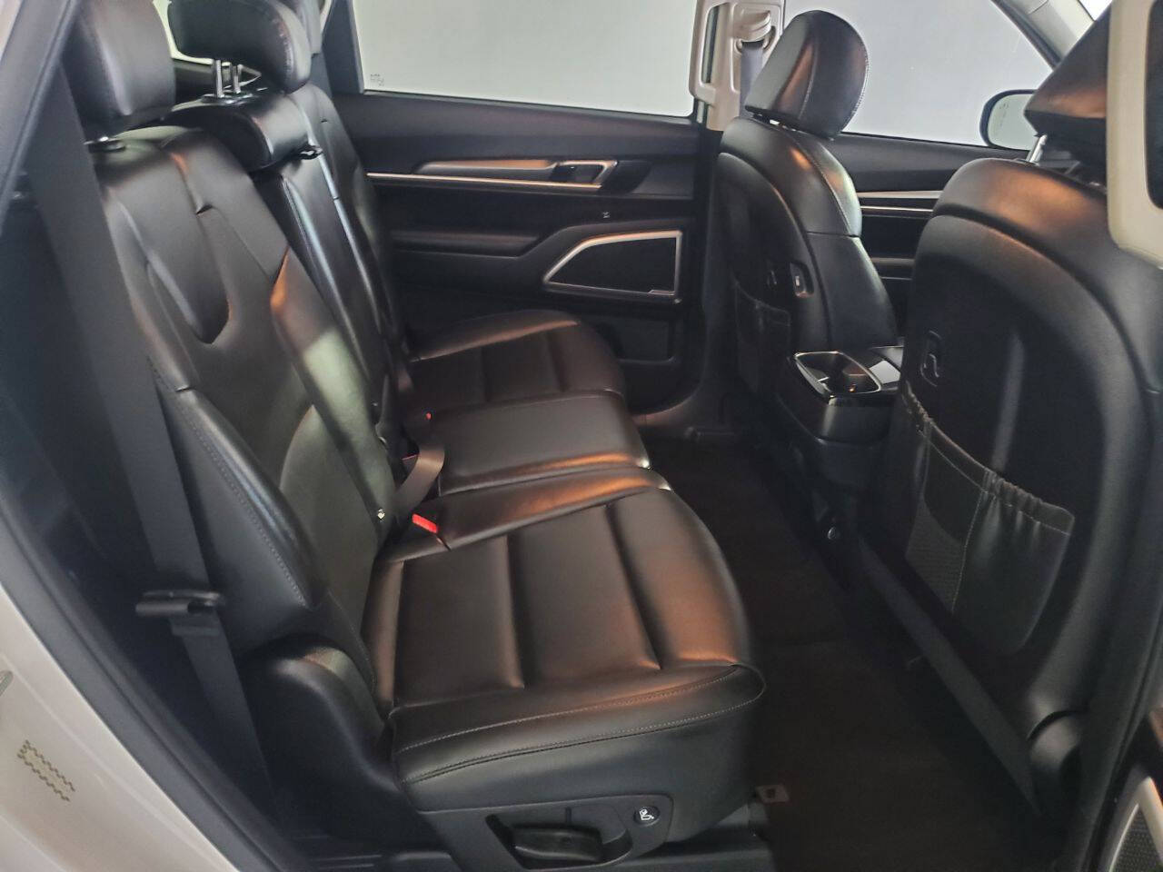 Vehicle image 18 of 23