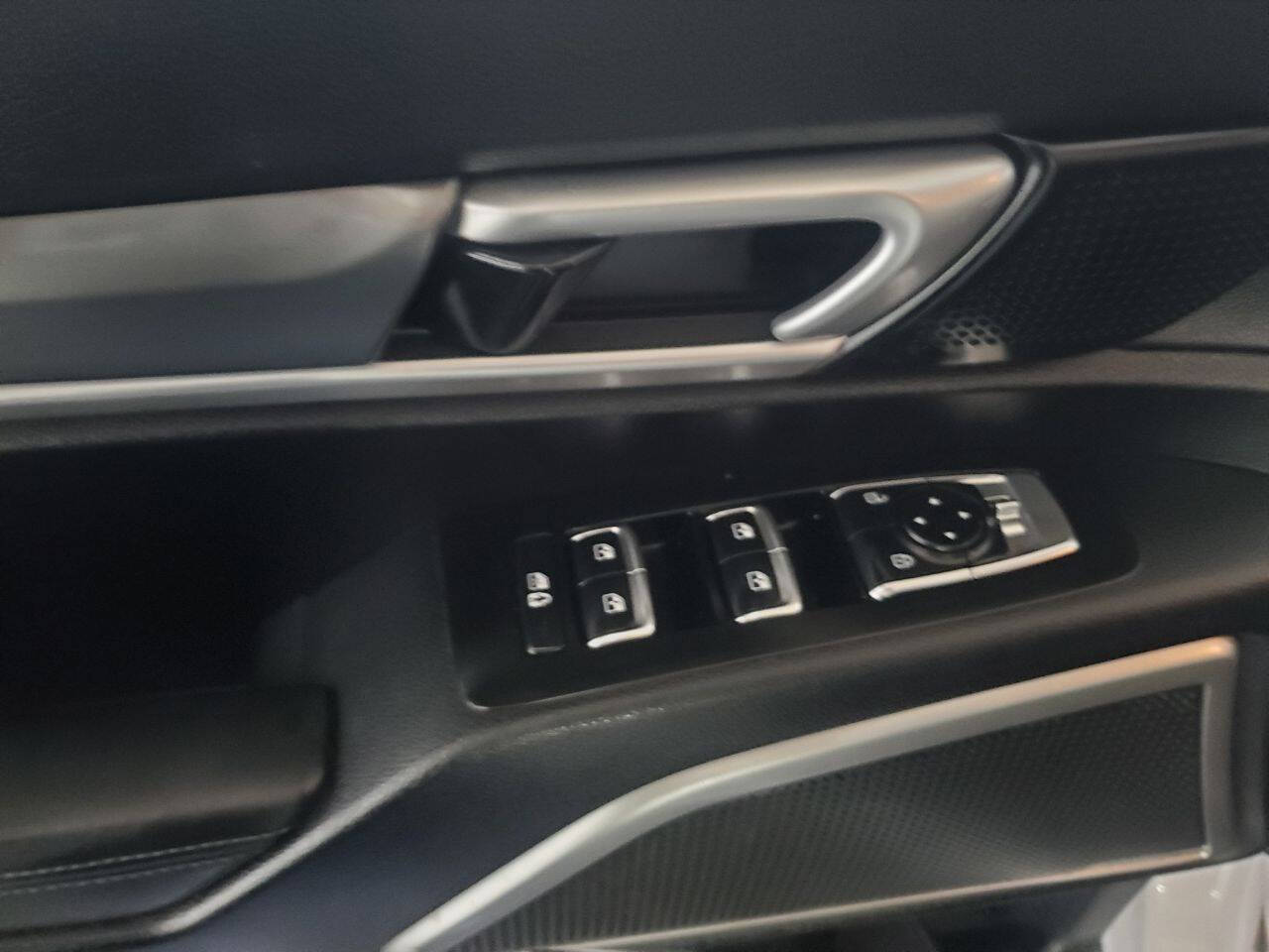 Vehicle image 10 of 23