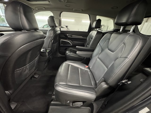 Vehicle image 25 of 33