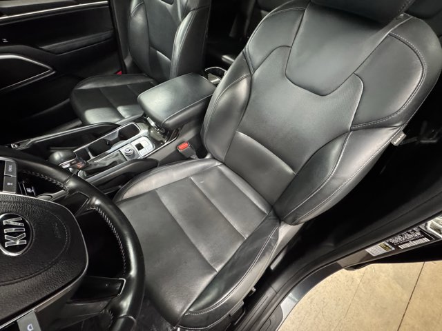 Vehicle image 23 of 33