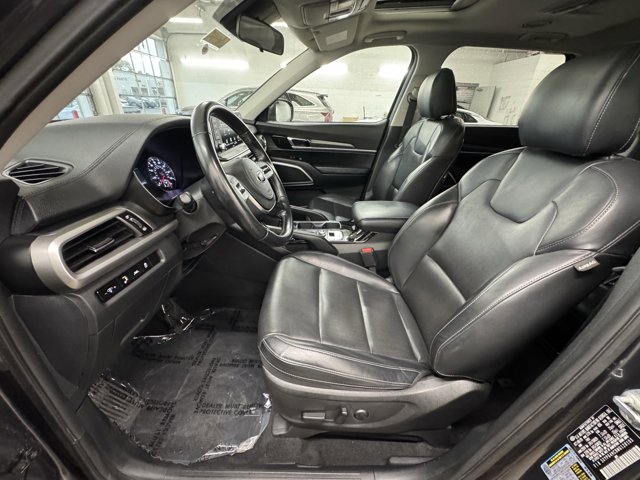 Vehicle image 22 of 33