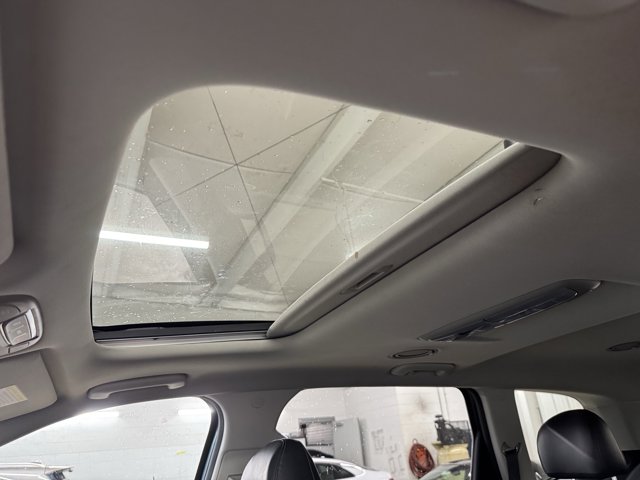 Vehicle image 20 of 33