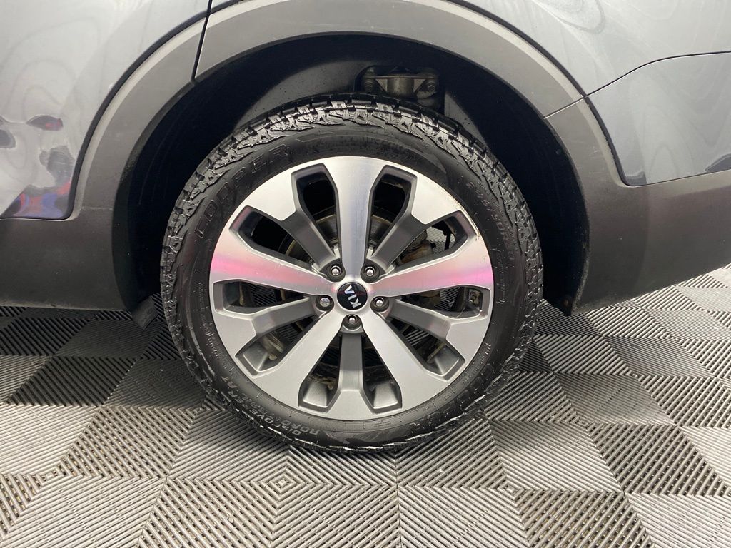 Vehicle image 15 of 16