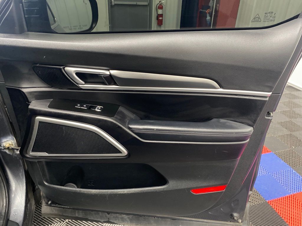 Vehicle image 8 of 16