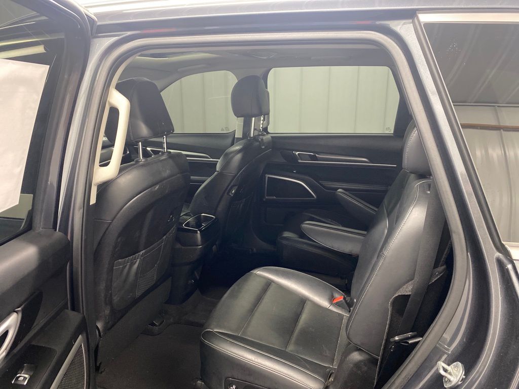 Vehicle image 10 of 16