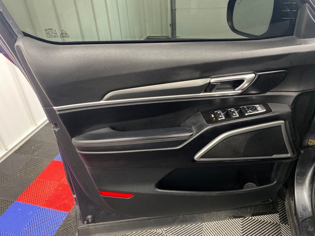 Vehicle image 7 of 16