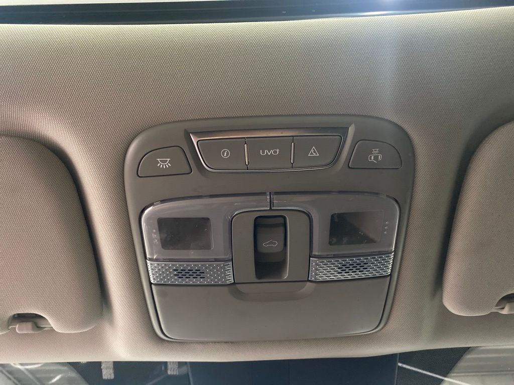 Vehicle image 16 of 16