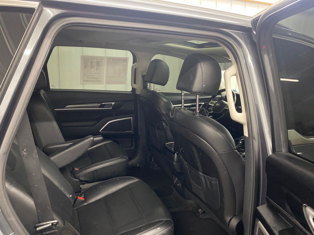 Vehicle image 11 of 16