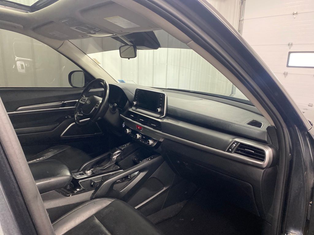 Vehicle image 12 of 16