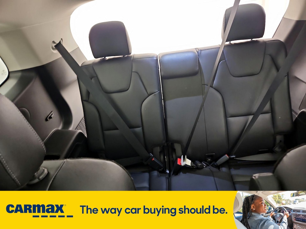 Vehicle image 23 of 26