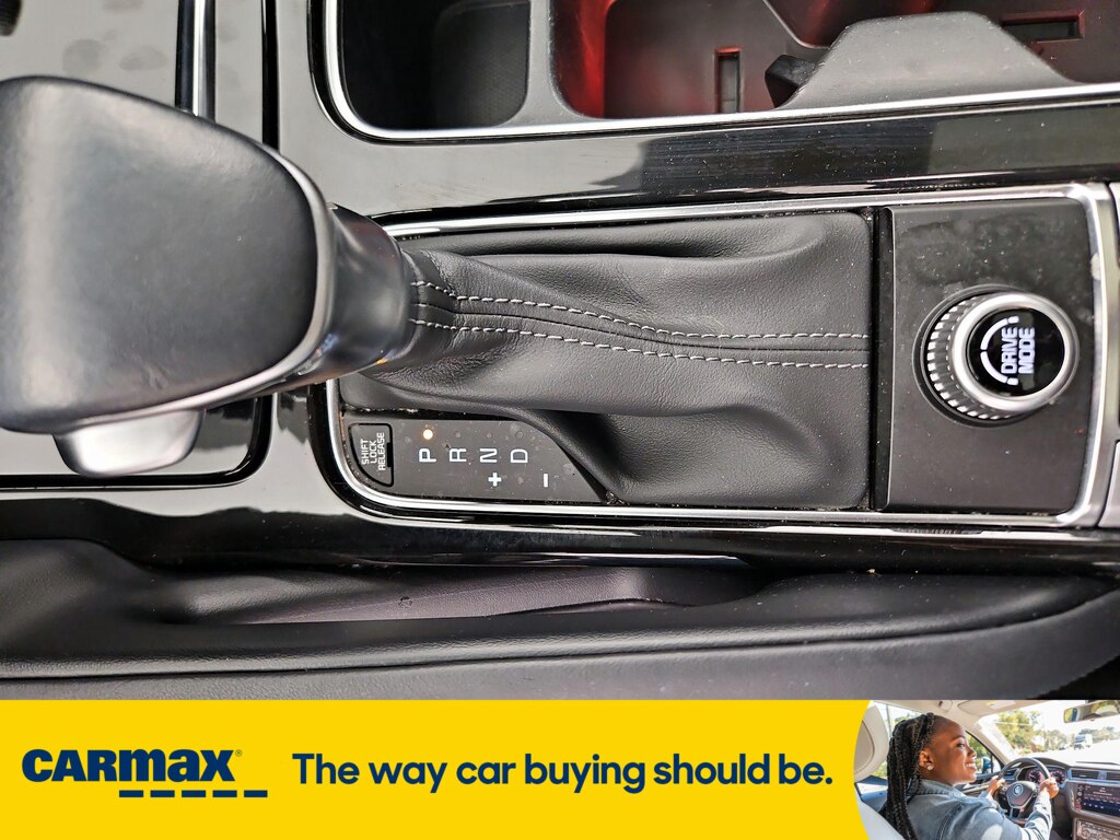 Vehicle image 21 of 26